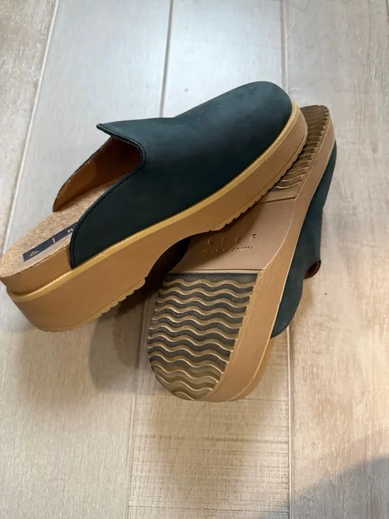 Reef Black and Tan Platform Mule Clogs - Picture 7 of 7